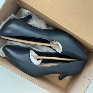NWT Clark’s kitten heel